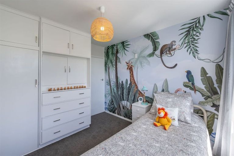 Photo of property in 28 Clipper Place, Redwood, Christchurch, 8051