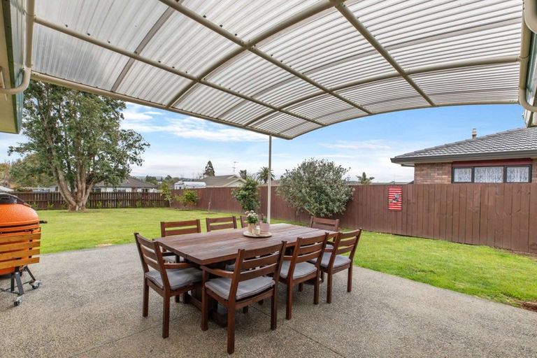 Photo of property in 9 Brookesmith Drive, Waiuku, 2123