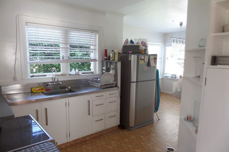Photo of property in 27 Belle Vue Avenue, Northcote Point, Auckland, 0627