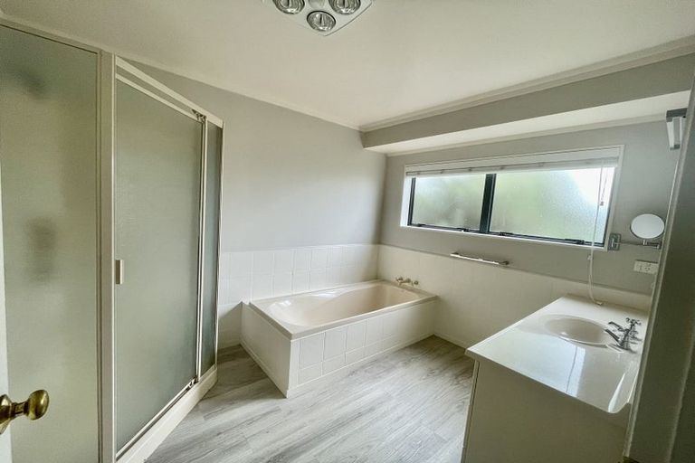 Photo of property in 35 Peretao Rise, The Gardens, Auckland, 2105