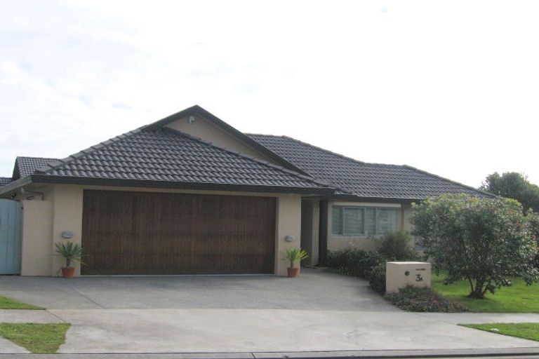 Photo of property in 3a Monivea Place, East Tamaki Heights, Auckland, 2016