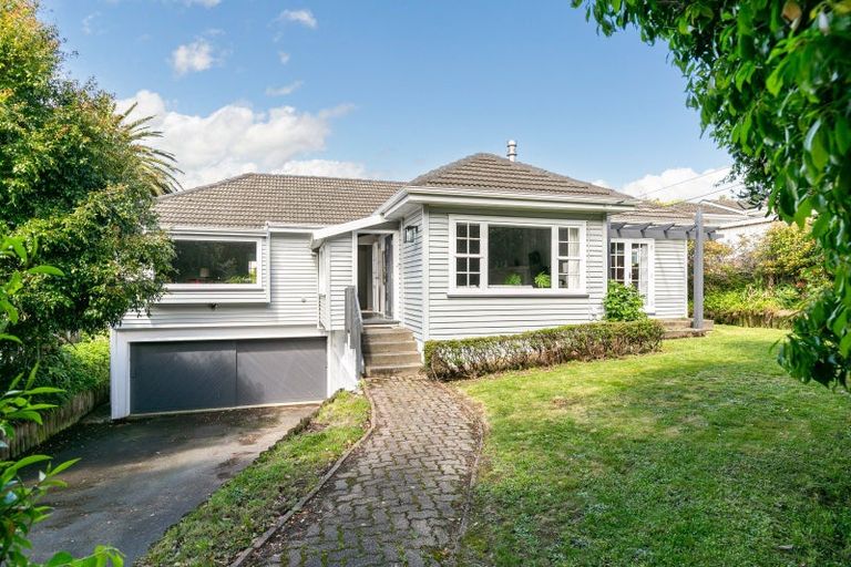 Photo of property in 29 Ngatitoa Street, Tawa, Wellington, 5028