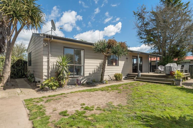 Photo of property in 17a Lyn Grove, Papamoa Beach, Papamoa, 3118