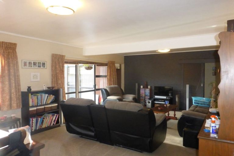 Photo of property in 59 Captain Scott Road, Glen Eden, Auckland, 0602