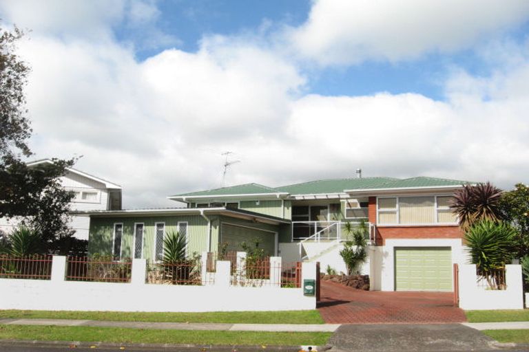 Photo of property in 109 Beechdale Crescent, Pakuranga Heights, Auckland, 2010