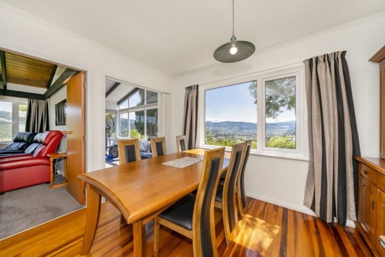 Photo of property in 16 Raynham Way, Silverstream, Upper Hutt, 5019