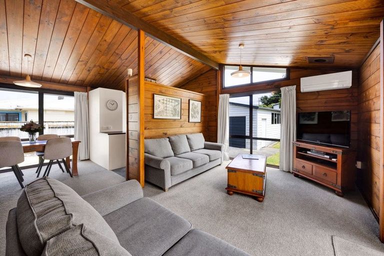 Photo of property in 23 Rospeath Crescent, Spotswood, New Plymouth, 4310