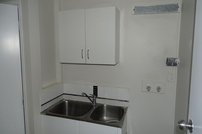 Photo of property in 18 Fairway Avenue, Red Beach, 0932