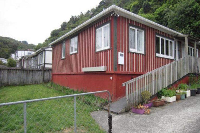 Photo of property in 102 Rangituhi Crescent, Takapuwahia, Porirua, 5022