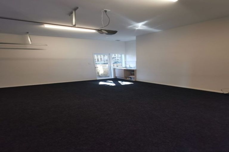 Photo of property in 1 Justin Place, Te Atatu Peninsula, Auckland, 0610