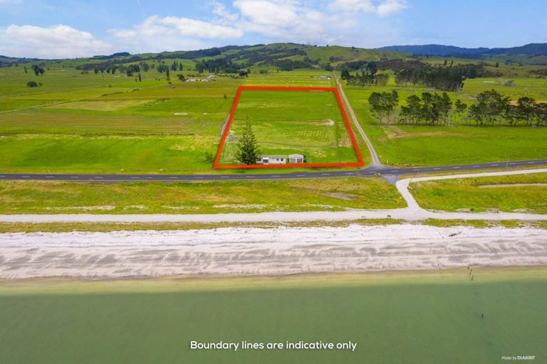 Photo of property in 587 East Coast Road, Kaiaua, Miranda, 2473
