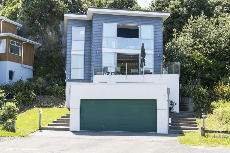 Photo of property in 6 Owhiro Bay Parade, Island Bay, Wellington, 6023
