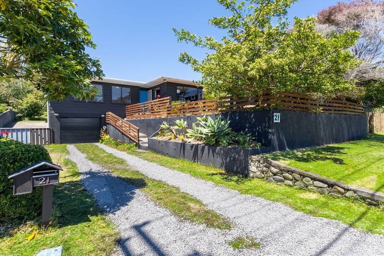 Photo of property in 21 Dale Road, Raumati South, Paraparaumu, 5032