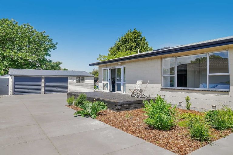 Photo of property in 93 Warren Crescent, Hillmorton, Christchurch, 8025