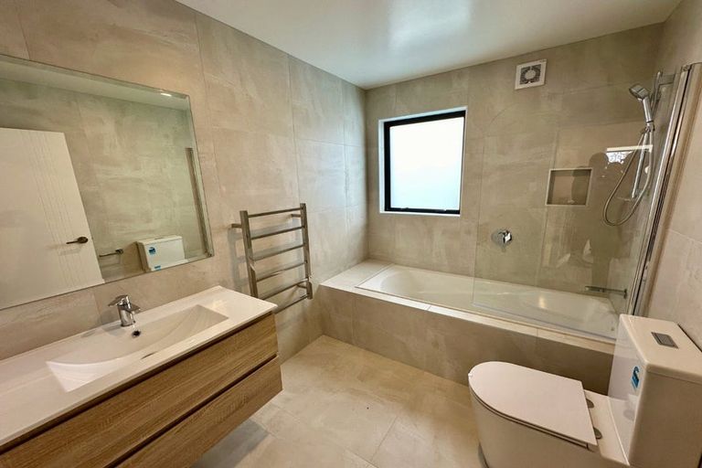 Photo of property in 3/105 Hobsonville Road, West Harbour, Auckland, 0618