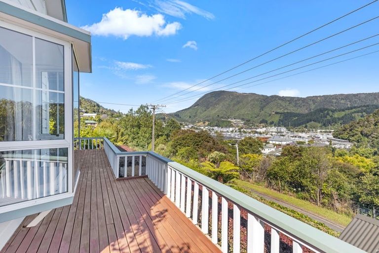 Photo of property in 19 Milton Terrace, Picton, 7220