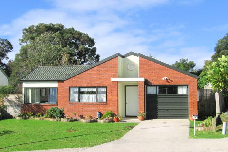 Photo of property in 19 Blueridge Close, Sunnyvale, Auckland, 0612