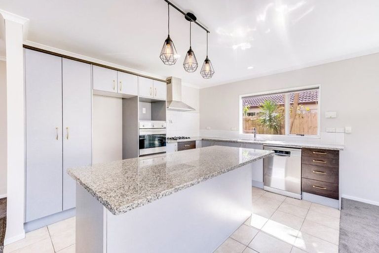 Photo of property in 2 Dunaff Place, Flat Bush, Auckland, 2019