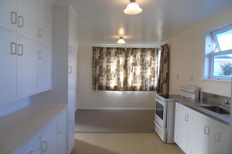 Photo of property in 44 Arimu Road, Papakura, 2110