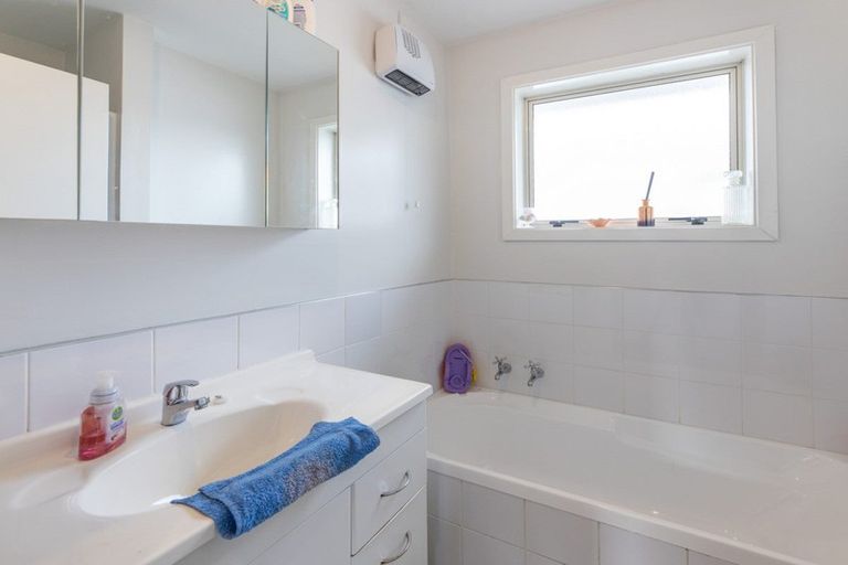 Photo of property in 10 Lomax Place, Islington, Christchurch, 8042