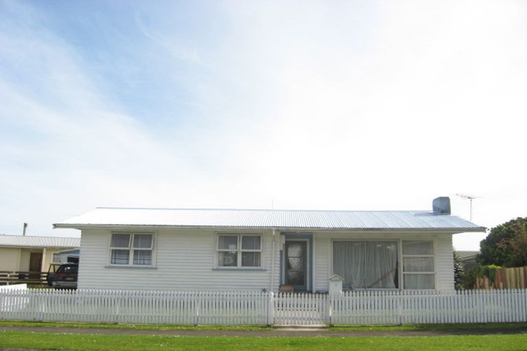 Photo of property in 2 Newbury Place, Waitara, 4320