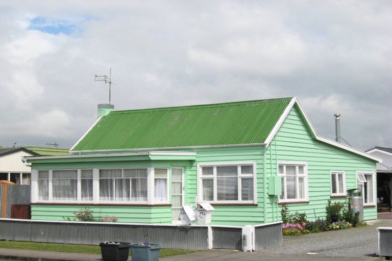Photo of property in 17 Akaroa Street, Kaiapoi, 7630