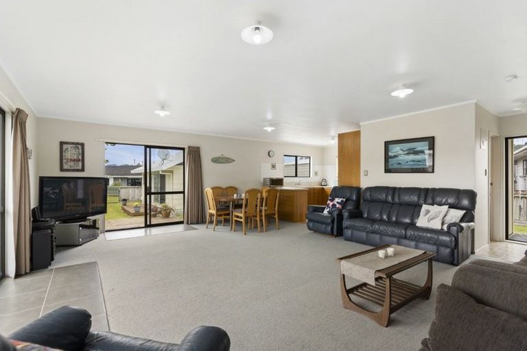 Photo of property in 118 Charleston Avenue, Whangamata, 3620