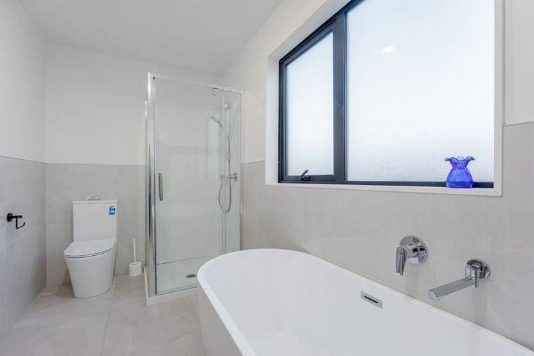 Photo of property in 4/43a Waimumu Road, Massey, Auckland, 0614