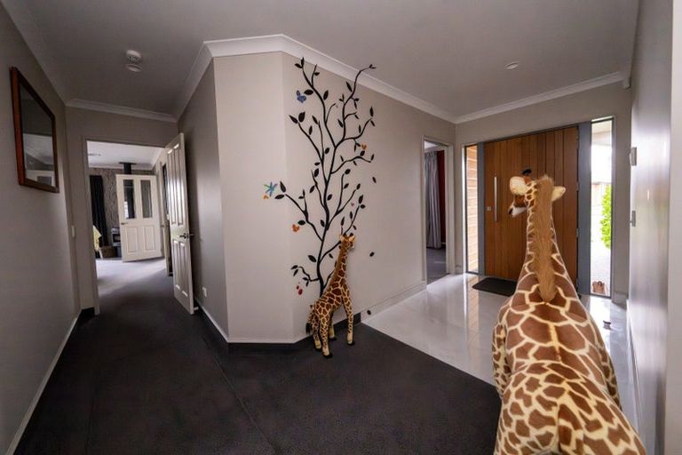 Photo of property in 7 Barry Curtis Place, Levin, 5510