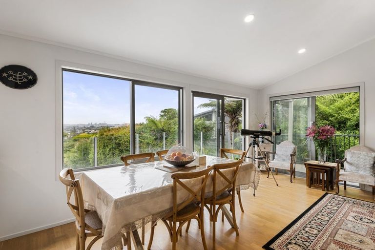 Photo of property in 2/23 Parr Terrace, Castor Bay, Auckland, 0620