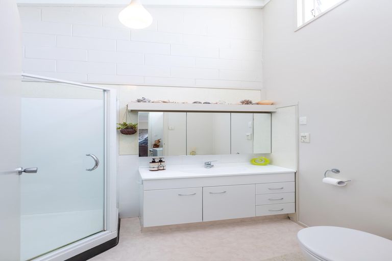 Photo of property in 4/109a Te Atatu Road, Te Atatu South, Auckland, 0610