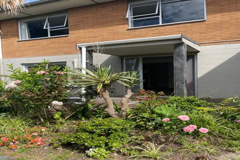 Photo of property in 4 Geoffrey Road, Torbay, Auckland, 0630