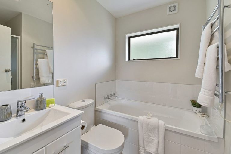 Photo of property in 10 Dalkeith Place, Opaheke, Papakura, 2113