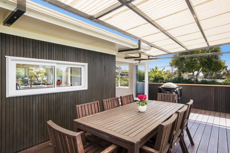 Photo of property in 61 Braemar Road, Castor Bay, Auckland, 0620