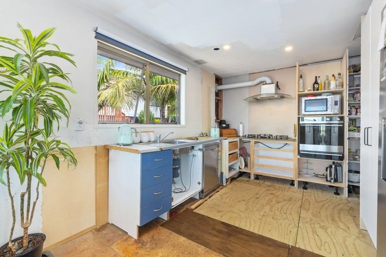 Photo of property in 53 Sunset Road, Totara Vale, Auckland, 0632