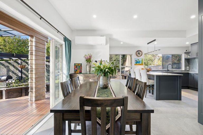 Photo of property in 16 Almond Grove, Greenhithe, Auckland, 0632