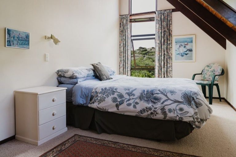 Photo of property in 11 Chelverton Terrace, Red Beach, 0932