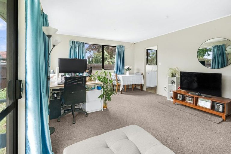 Photo of property in 86 Oakfield Crescent, Pukete, Hamilton, 3200