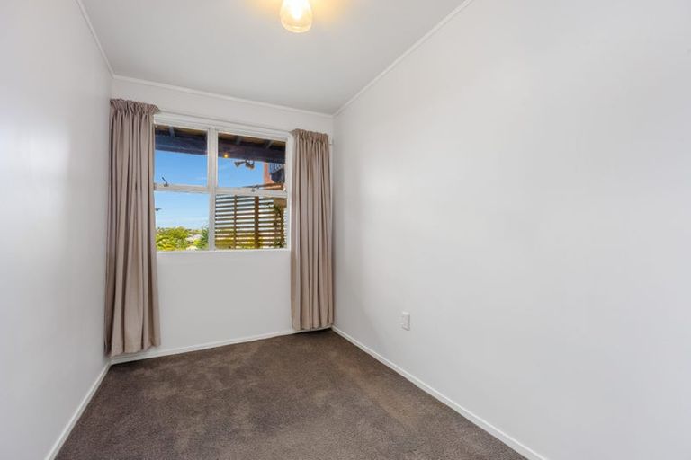 Photo of property in 1/4 Acacia Road, Torbay, Auckland, 0632