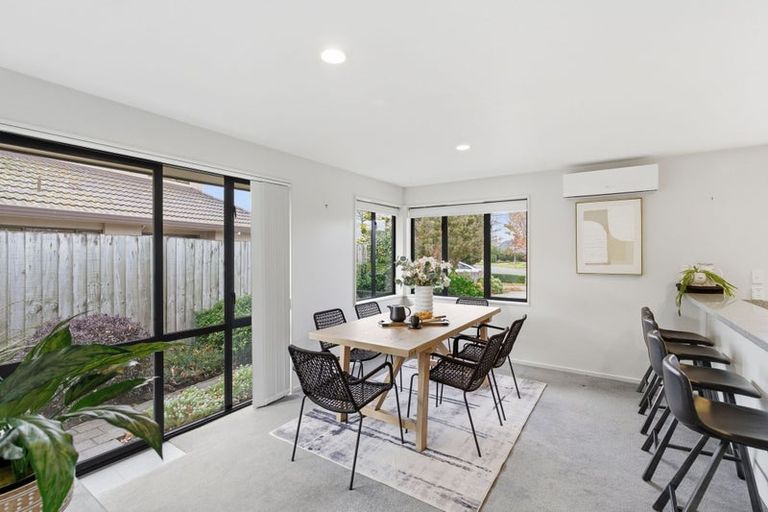 Photo of property in 12 Hatfield Place, Avonhead, Christchurch, 8042