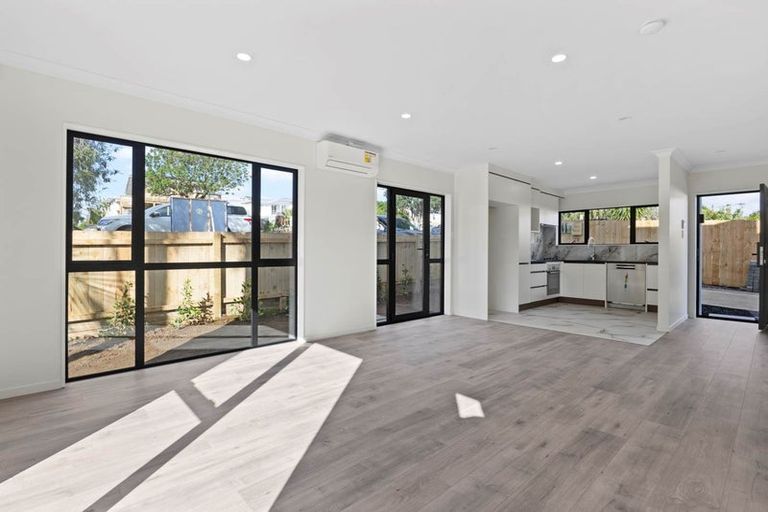 Photo of property in 543b Massey Road, Mangere, Auckland, 2022