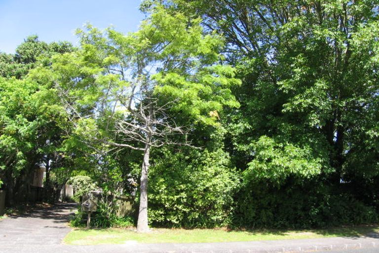 Photo of property in 6 Cockayne Crescent, Sunnynook, Auckland, 0620