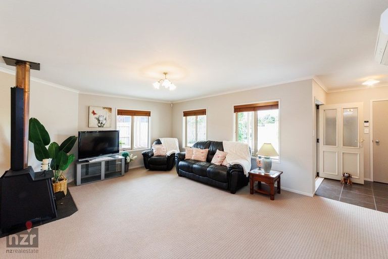Photo of property in 23 Masefield Terrace, Kelvin Grove, Palmerston North, 4414