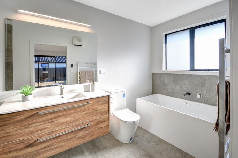 Photo of property in 44 Constitution Avenue, Milton, 9220