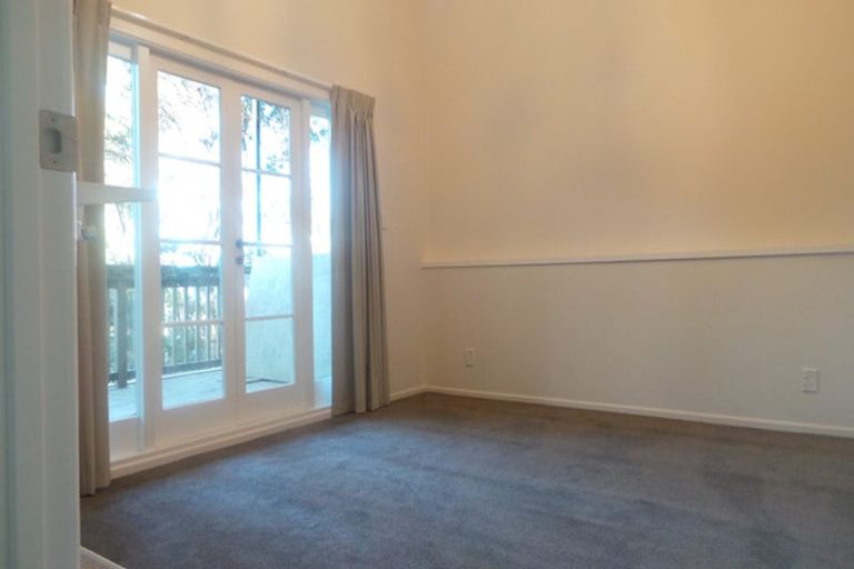 Photo of property in 114 Wood Bay Road, Titirangi, Auckland, 0604