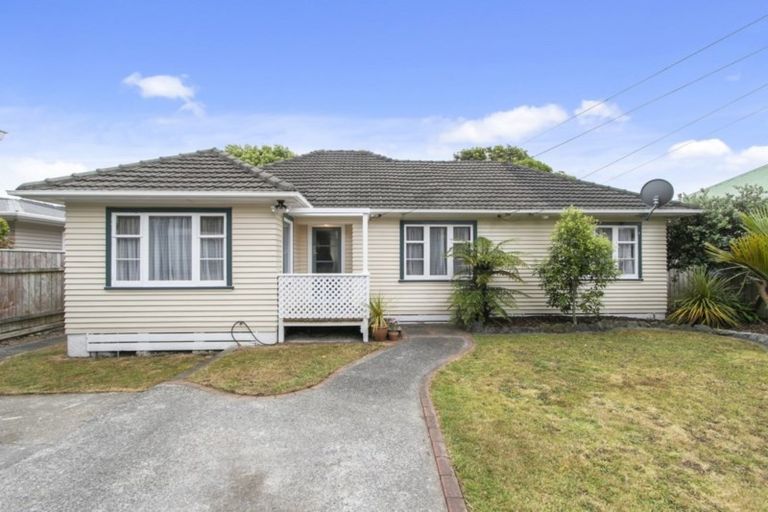 Photo of property in 4 Coast Road, Wainuiomata, Lower Hutt, 5014