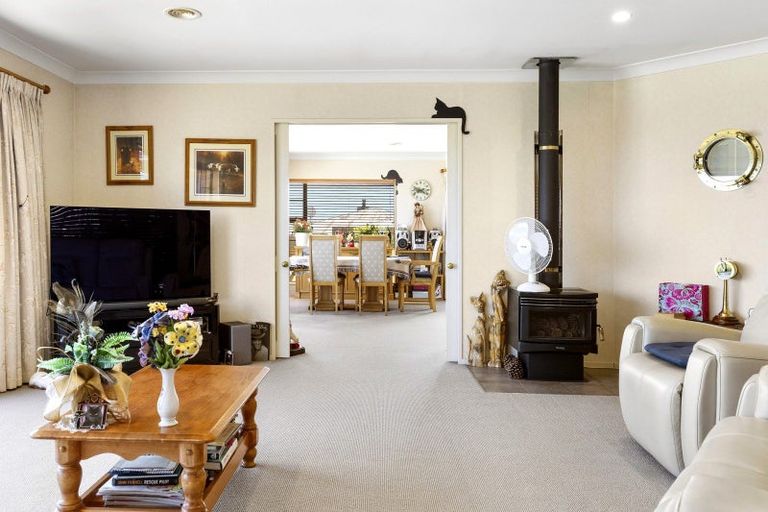 Photo of property in 6 Maniapoto Grove, Waipahihi, Taupo, 3330