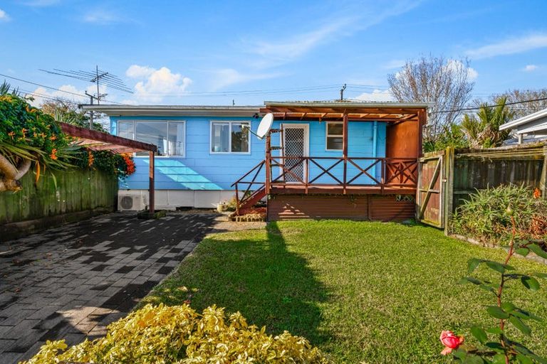 Photo of property in 1/12 Cresta Avenue, Beach Haven, Auckland, 0626