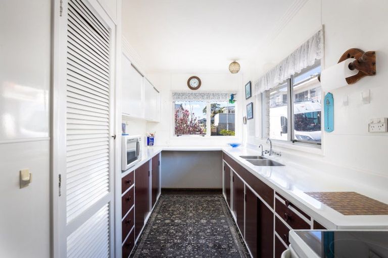 Photo of property in 21 Bayly Road, Moturoa, New Plymouth, 4310