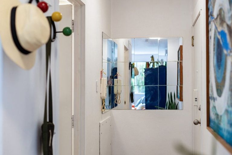 Photo of property in Grosvenor Flats, 19 Cottleville Terrace, Thorndon, Wellington, 6011